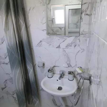 Cozzy Apartment Near The Aiport Podgorica Mitrovici  Exterior photo