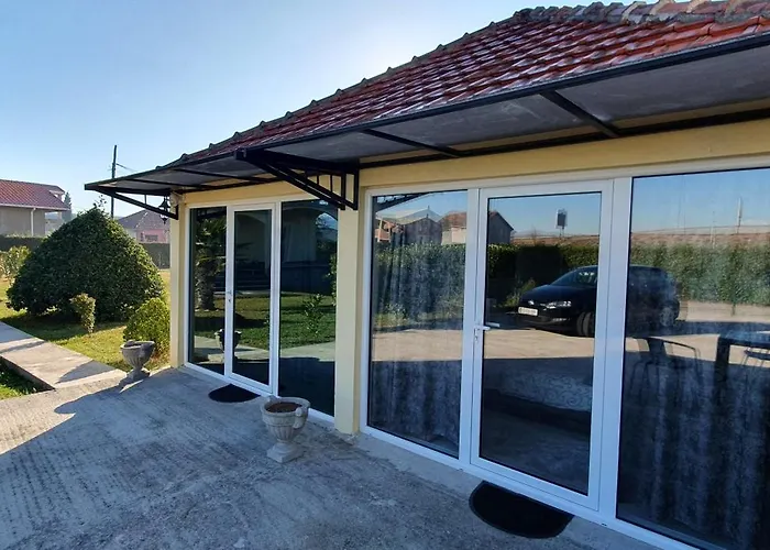 Cozzy Apartment Near The Aiport Podgorica