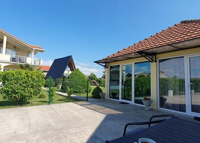 Cozzy Apartment Near The Aiport Podgorica